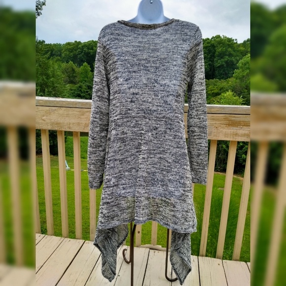 LUXE USA hi lo shark bite top - Picture 2 of 4